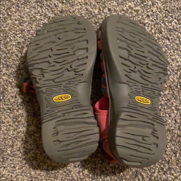 Keen toddler girls wore one summer! - Picture 2 of 3